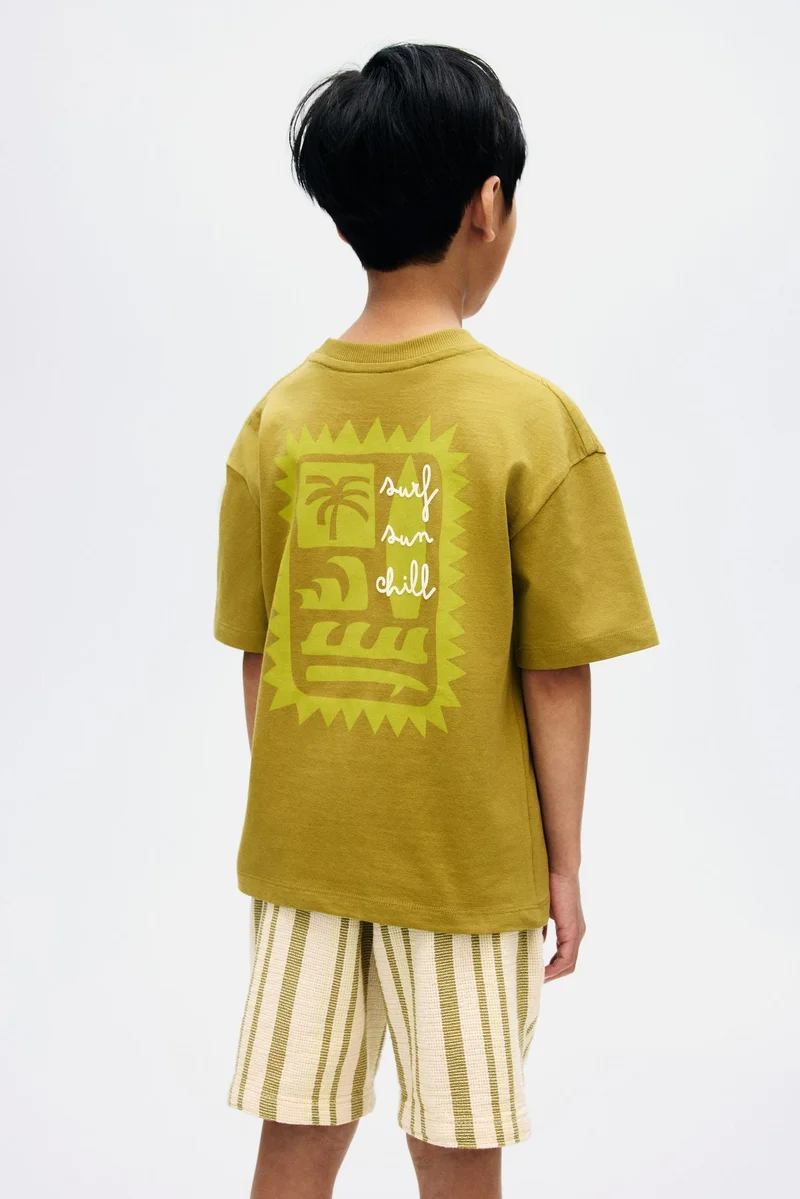 اتش اند ام تي-شيرت بقصة واسعة مزين بطبعة